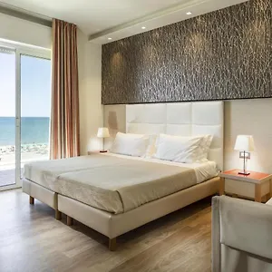 *** Hotel Kursaal - Fronte Mare Con Piscina Italien